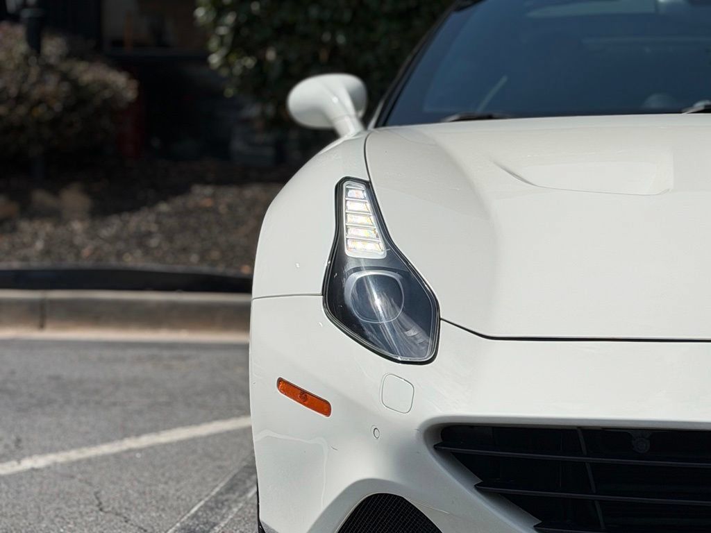 Used 2015 Ferrari California T RWD image 4