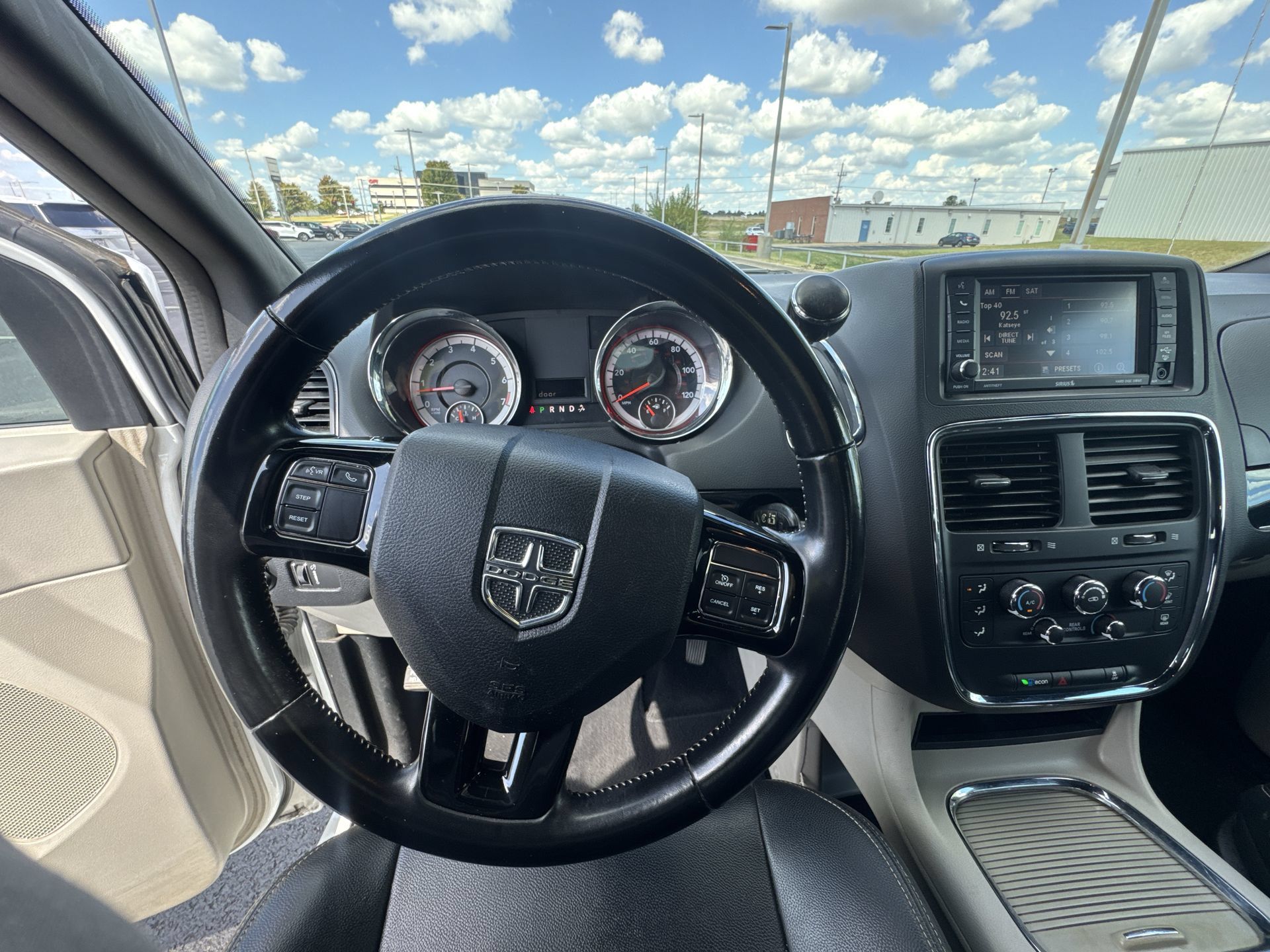 Used 2019 Dodge Grand Caravan SXT FWD image 14
