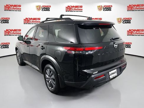 Certified 2024 Nissan Pathfinder SV w/ Black Appearance Package image 2