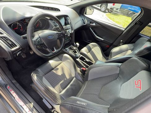 Used 2018 Ford Focus ST w/ Equipment Group 401A FWD image 16