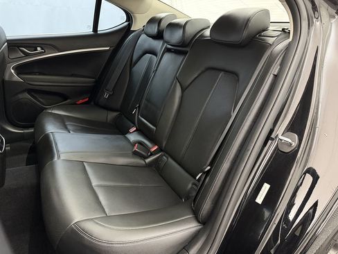 Used 2025 Genesis G70 2.5T image 31