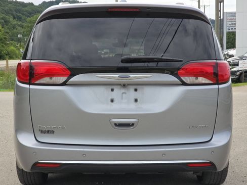 Used 2020 Chrysler Pacifica Limited FWD image 19