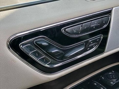 Used 2019 Lincoln Navigator L Reserve w/ Cargo Package AWD/4WD image 24