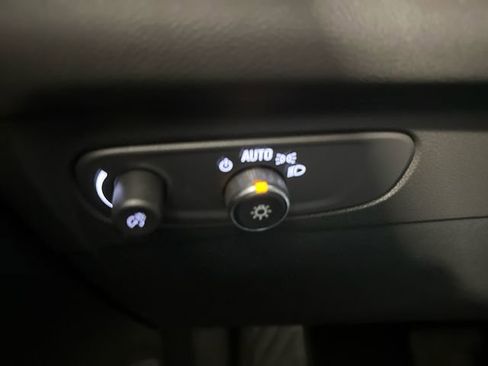 Used 2023 Buick Envision Essence image 24