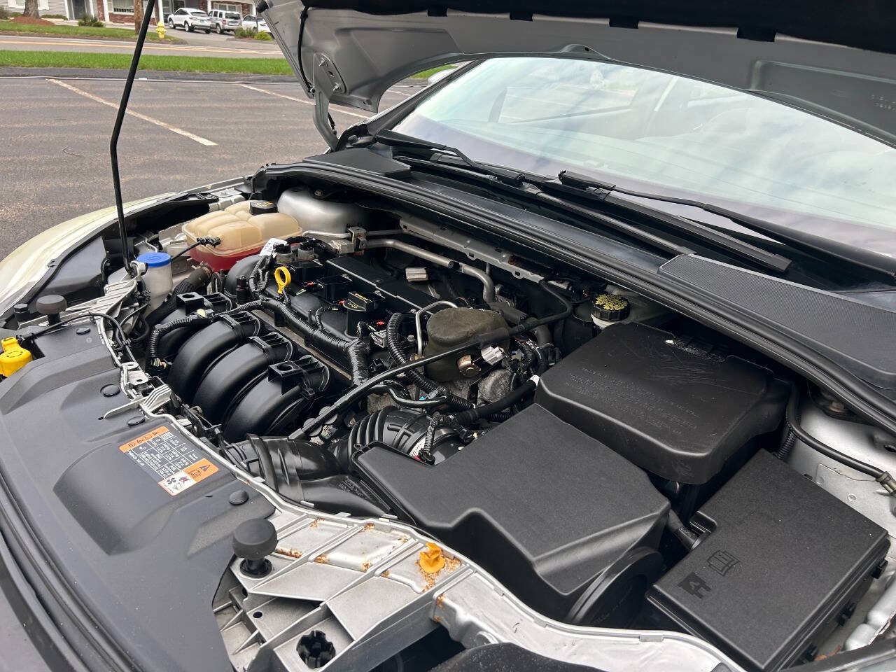 Used 2014 Ford Focus SE w/ SE Sport Package FWD image 11