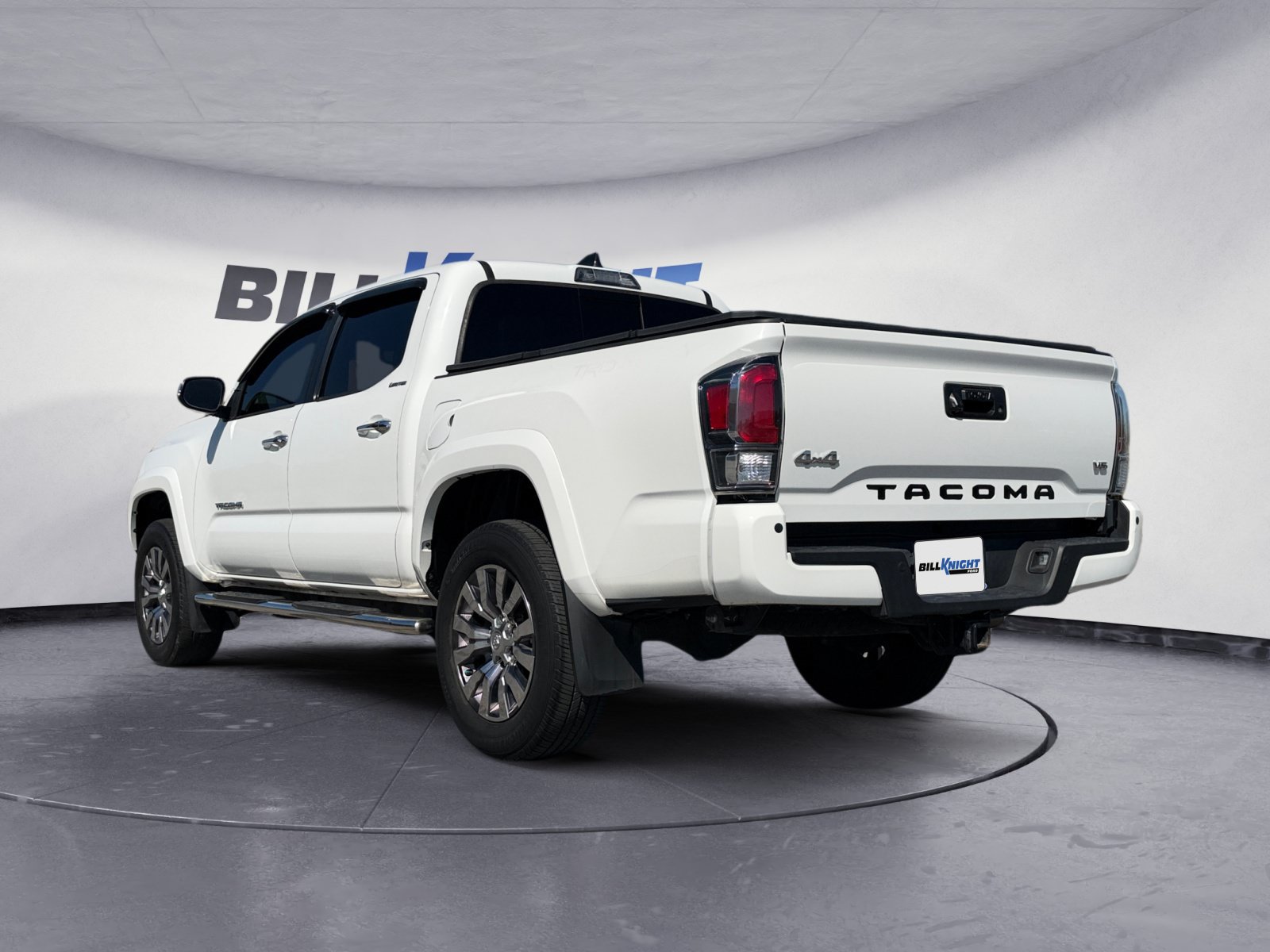 Used 2022 Toyota Tacoma Limited AWD/4WD image 3
