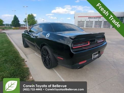 Used 2016 Dodge Challenger SXT w/ Driver Convenience Group RWD image 6