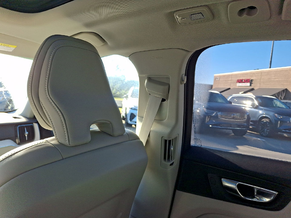 Certified 2026 Volvo XC60 B5 Ultra AWD/4WD image 11