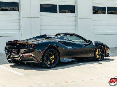Used 2022 Ferrari F8 Tributo image 56
