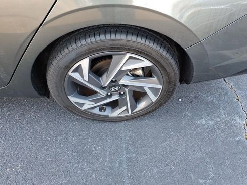 Used 2024 Hyundai Elantra Limited image 5