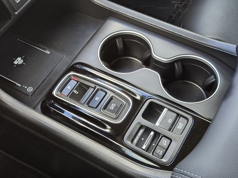 Certified 2025 Honda Pilot Touring image 16