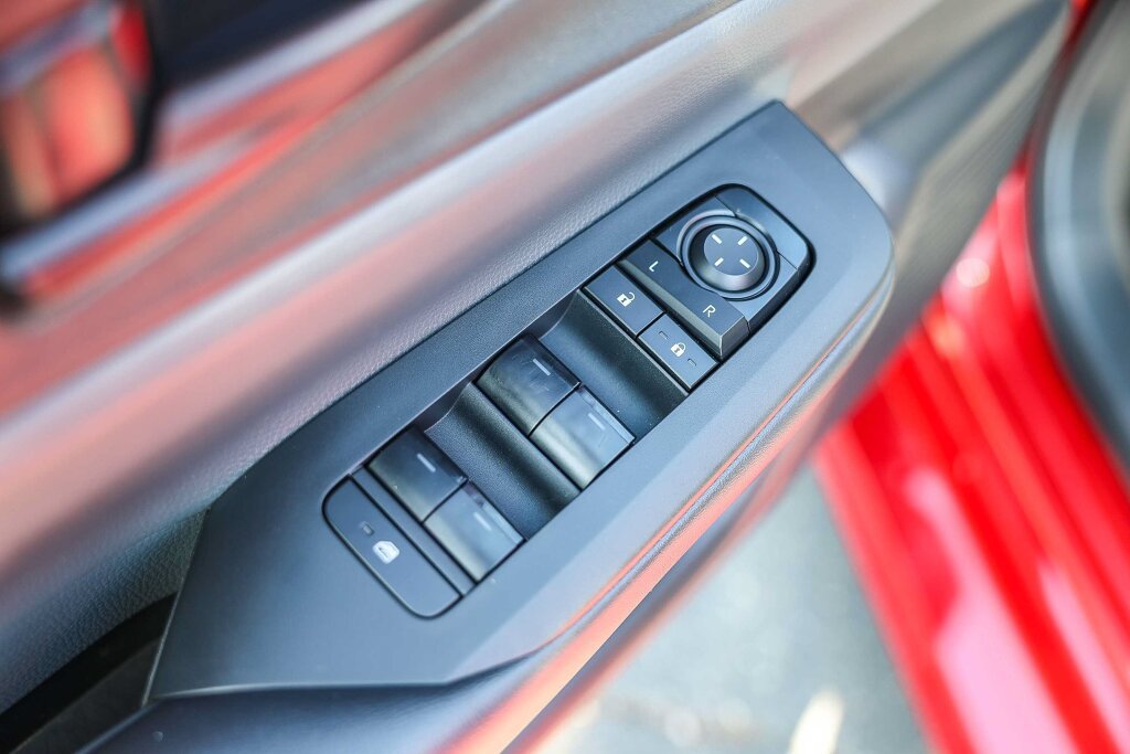 Certified 2025 Toyota Prius LE FWD image 9