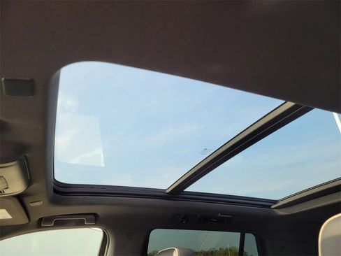 Used 2022 GMC Yukon SLT w/ SLT Luxury Package image 26