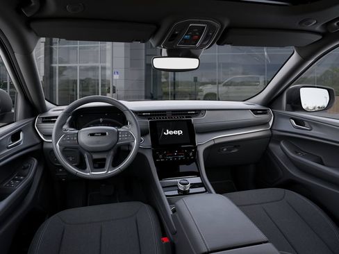 Used 2025 Jeep Grand Cherokee Laredo X w/ Luxury Tech Group I AWD/4WD image 15