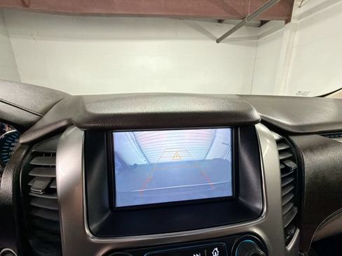 Used 2019 Chevrolet Suburban Premier RWD image 15