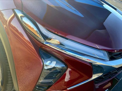 Used 2025 Chevrolet Trax LT image 28