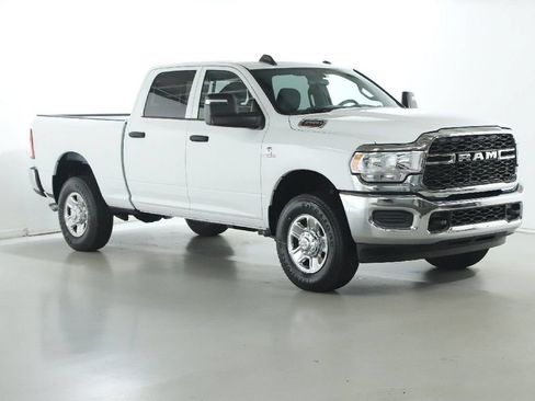 Used 2024 RAM 3500 Tradesman w/ Chrome Appearance Group AWD/4WD image 9