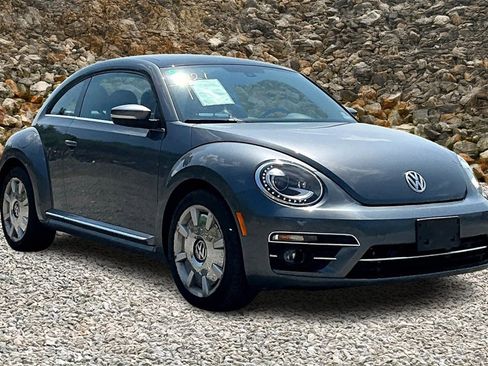 Used 2019 Volkswagen Beetle 2.0T SE image 9
