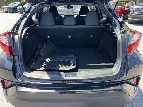 Used 2018 Toyota C-HR XLE FWD image 23