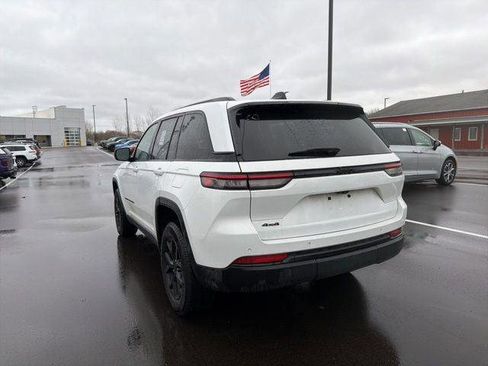 Certified 2025 Jeep Grand Cherokee Altitude image 5