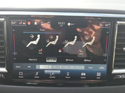 Used 2023 Chrysler Pacifica Touring-L image 37