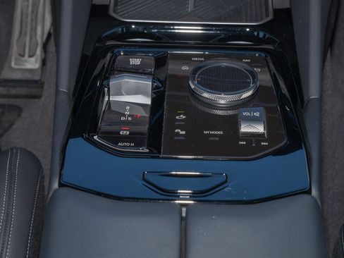 Used 2025 BMW 530i w/ M Sport Package image 25