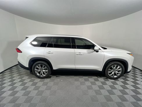 Used 2024 Toyota Grand Highlander Limited image 2