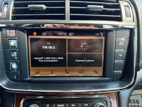 Used 2019 Lincoln Continental Premiere FWD image 33