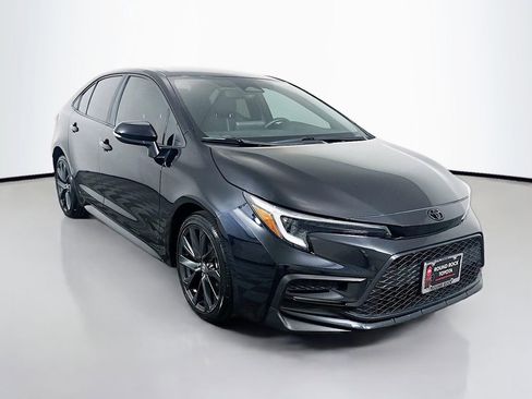 Used 2023 Toyota Corolla SE image 3