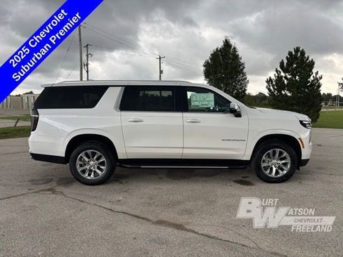 New 2025 Chevrolet Suburban Premier image 6