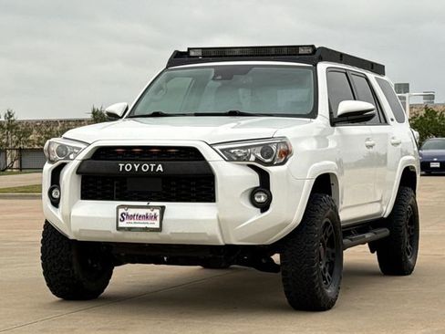 Used 2021 Toyota 4Runner SR5 Premium w/ Moonroof Package RWD image 3