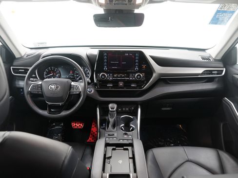 Used 2020 Toyota Highlander XLE image 15