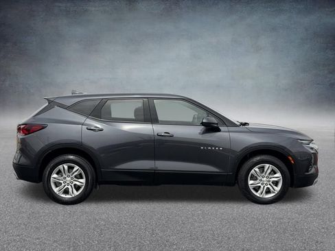 Used 2022 Chevrolet Blazer LT FWD image 2