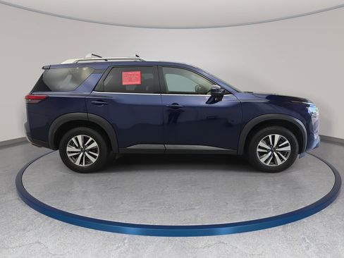 Certified 2023 Nissan Pathfinder SL AWD/4WD image 4