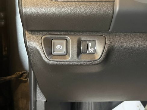 Used 2020 GMC Acadia SLT w/ Premium Package image 19