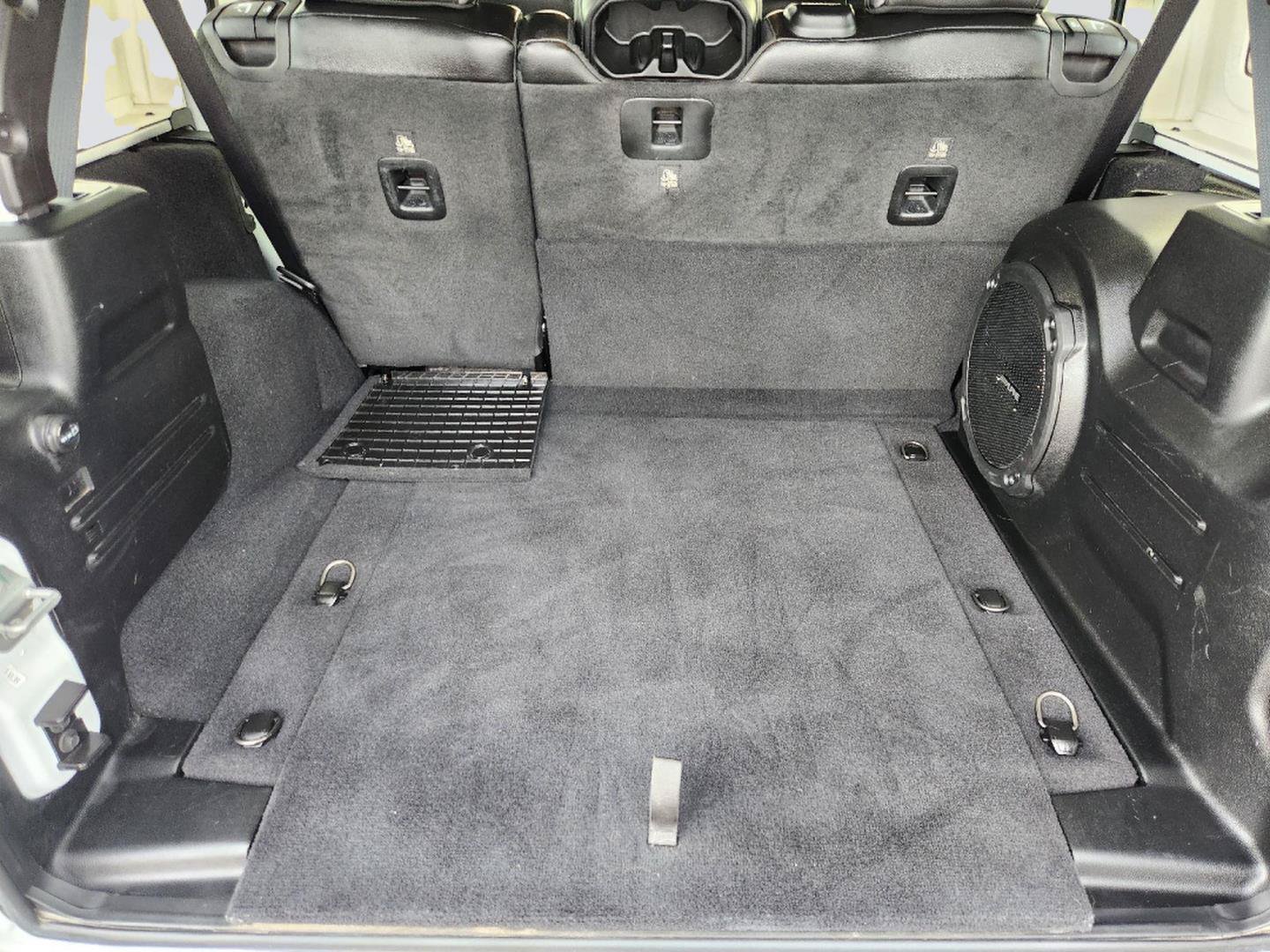 Used 2021 Jeep Wrangler Unlimited Sahara AWD/4WD image 33
