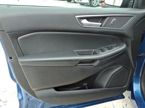 Used 2020 Ford Edge SE image 11