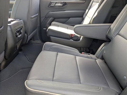 New 2026 Chevrolet Suburban Premier RWD image 15