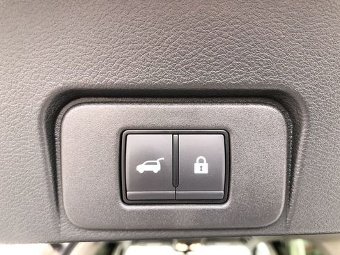 Used 2025 Nissan Rogue SV image 18