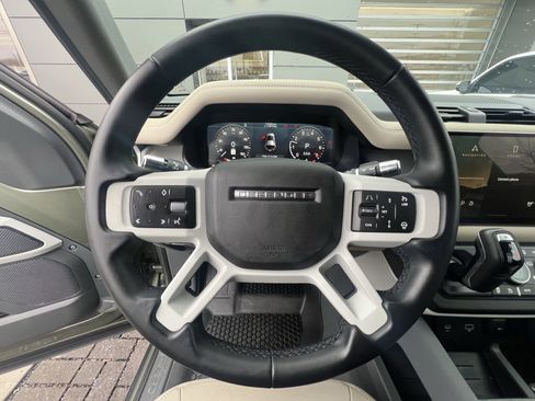 Used 2022 Land Rover Defender 110 S image 21