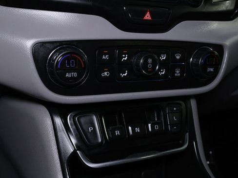 Used 2020 GMC Terrain SLT image 33