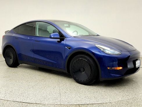 Used 2024 Tesla Model Y Long Range AWD/4WD image 3