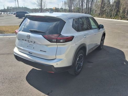 Used 2024 Nissan Rogue SV AWD/4WD image 11