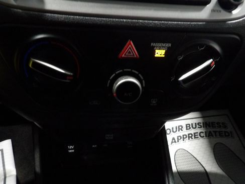 Used 2019 Hyundai Accent SE FWD image 12