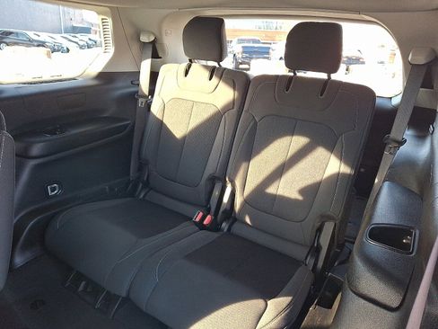 Used 2023 Jeep Grand Cherokee L Laredo image 10