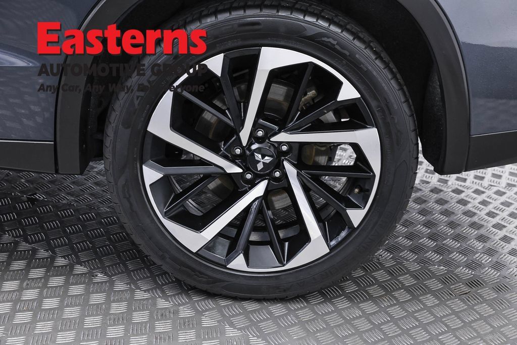 Used 2024 Mitsubishi Outlander SE AWD/4WD image 32