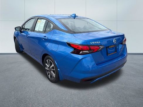 Used 2021 Nissan Versa SV FWD image 2
