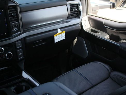 Used 2026 Ford F450 Platinum w/ FX4 Off-Road Package AWD/4WD image 25