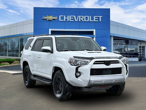 Used 2024 Toyota 4Runner TRD Off-Road Premium image 8