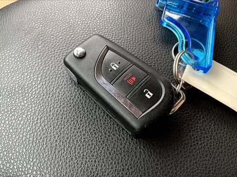 Used 2019 Toyota RAV4 LE image 30